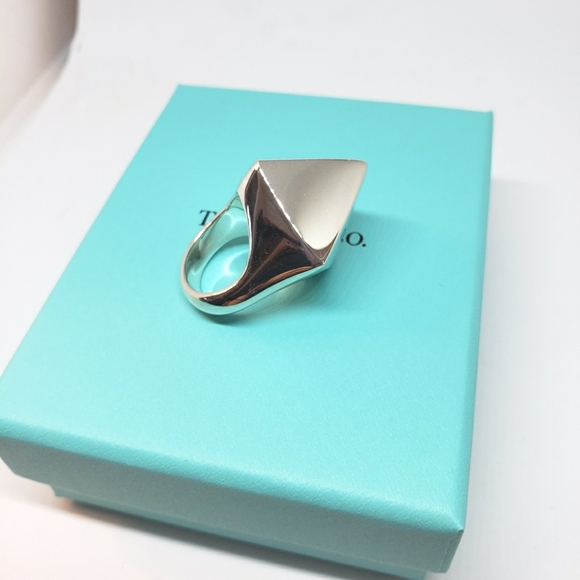 Tiffany & Co., Pyramid Ring - Picture 9 of 13